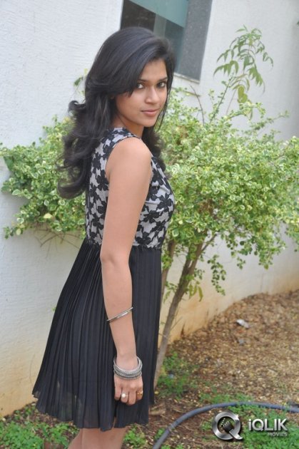 Bhargavi-Launches-Pochampally-Ikat-art-Mela